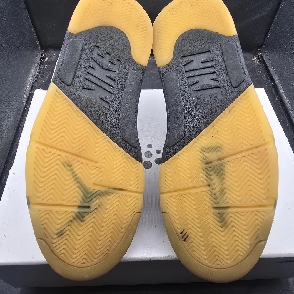Jordan‎ Athletic Shoes White and Yellow